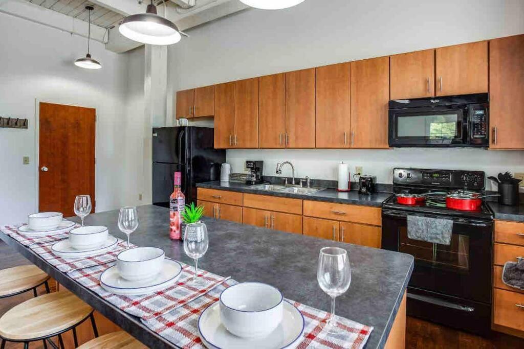 شقة Ny Style Centric Loft With King Bed By Park Av روتشستر المظهر الخارجي الصورة